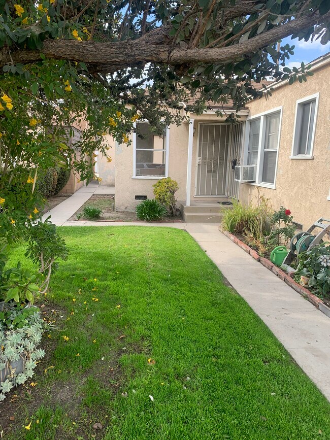 1325 N Buena Vista St Apartments and Nearby Burbank Apartments For Rent