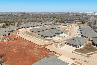 7525 Redbud Villas Ct in Oklahoma City, OK - Building Photo - Building Photo