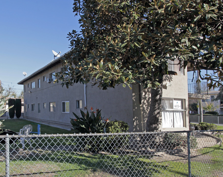 1751 W Sumac Ln in Anaheim, CA - Building Photo