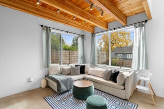 3590 SW Patton Rd in Portland, OR - Building Photo - Building Photo