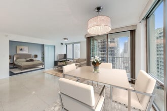 2 E Erie St in Chicago, IL - Building Photo - Building Photo