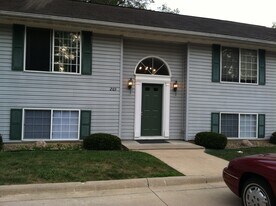 403 N Division St, Unit 2 in Anamosa, IA - Building Photo