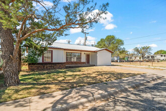 914 13th St in Levelland, TX - Building Photo - Building Photo