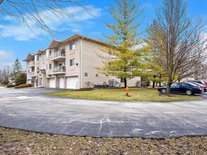 943 Elderberry Cir, Unit 211 Elderberry cir in Naperville, IL - Building Photo - Building Photo