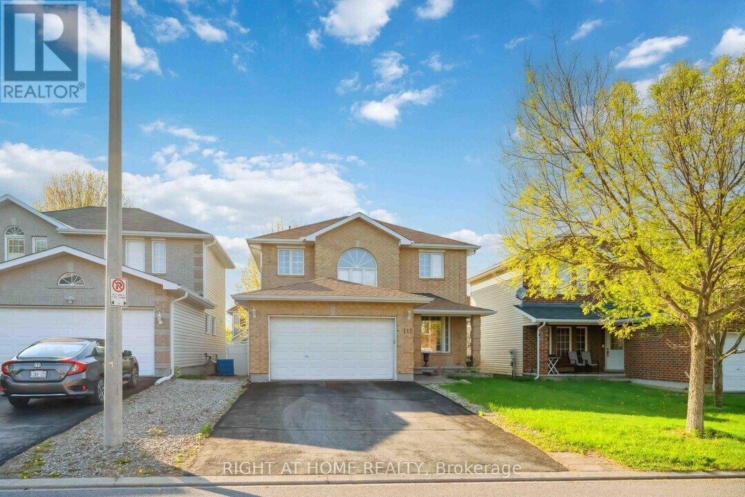 115 Woliston Crescent in Ottawa, ON - Building Photo