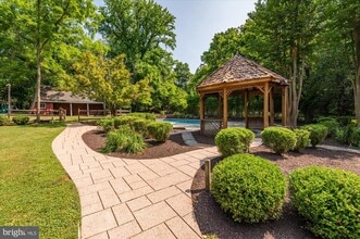 10120 Chapel Rd in Potomac, MD - Building Photo - Building Photo