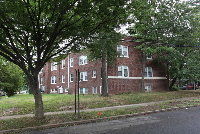 1900 Minnesota Ave SE in Washington, DC - Building Photo - Building Photo