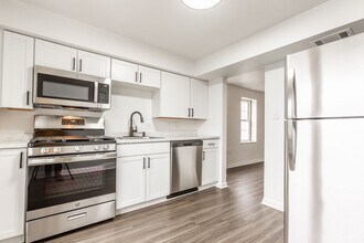 601 E Warrington Ave in Pittsburgh, PA - Foto de edificio - Building Photo