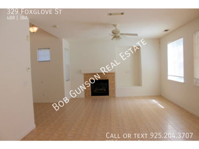 329 Foxglove St in Pittsburg, CA - Building Photo - Building Photo