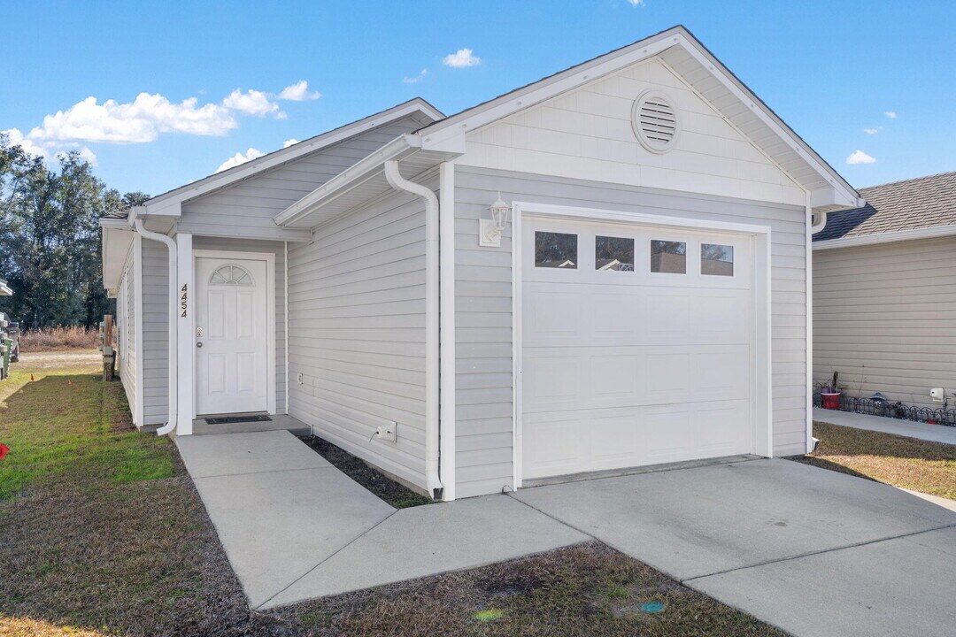 4467 Governors St Photo