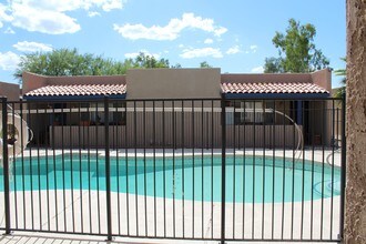 580 E Calle Del Arizona in Tucson, AZ - Foto de edificio - Building Photo