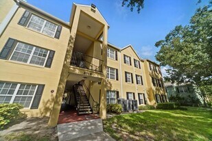 2019 Dixie Belle Dr in Orlando, FL - Building Photo
