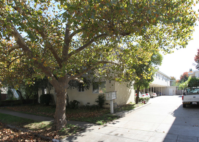 19-21 Belle Ave in San Anselmo, CA - Foto de edificio - Building Photo