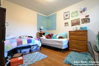 1999 Commonwealth Ave, Unit 1 in Boston, MA - Foto de edificio - Building Photo