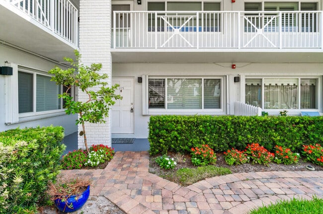 1001 NE 8th Ave in Delray Beach, FL - Building Photo - Building Photo