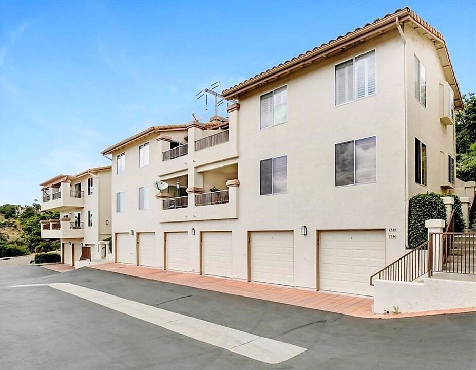 7382 Altiva Pl in Carlsbad, CA - Building Photo