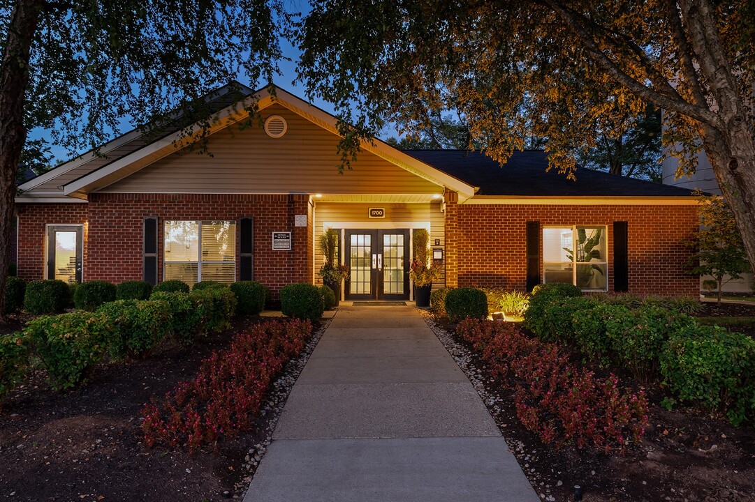 East Chase Apartments in Louisville, KY - Building Photo