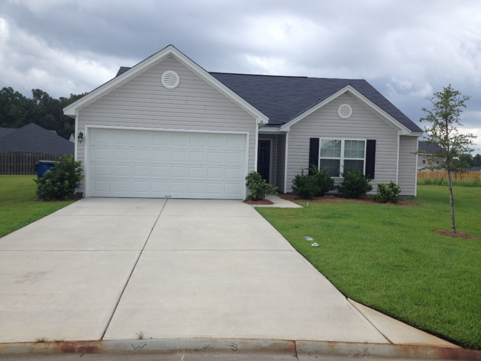 30 Miller Park Cir in Port Wentworth, GA - Foto de edificio