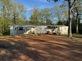 1736 Co Rd 4223 in Atlanta, TX - Building Photo