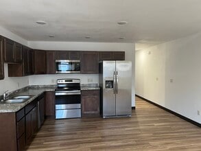1007 University Ave, Unit 3Bed - 2Bath in Colfax, WI - Building Photo - Building Photo