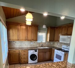 23211 Mariano St, Unit Guesthouse in Los Angeles, CA - Foto de edificio - Building Photo