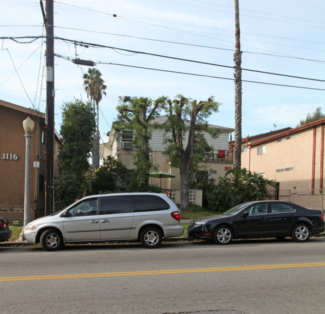 3118-3120 Rowena St in Los Angeles, CA - Foto de edificio - Building Photo