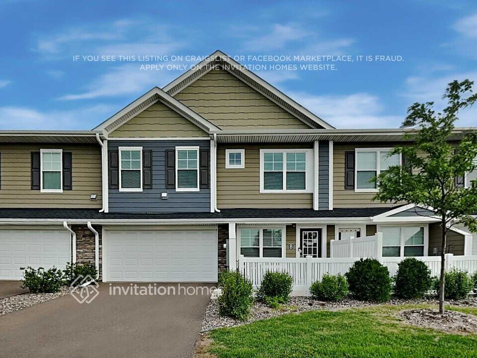 10916 Zest St NE in Blaine, MN - Building Photo