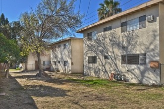 12925 Oaks Ave in Chino, CA - Building Photo - Building Photo