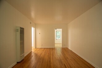 14437 Dickens St, Unit 14437 1/2 in Los Angeles, CA - Building Photo - Building Photo