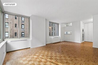 145 E 48th St in New York, NY - Building Photo - Building Photo