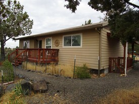 11552 NW King Ave in Prineville, OR - Foto de edificio - Building Photo