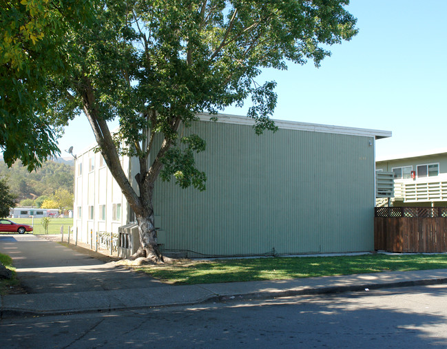 Leafwood Oaks in Novato, CA - Building Photo - Building Photo