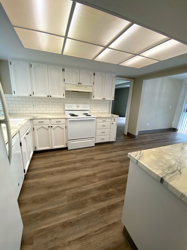 20090 SW Sandra Ct in Aloha, OR - Building Photo - Building Photo