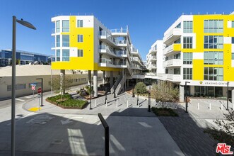 2929 Pennsylvania Ave in Santa Monica, CA - Building Photo - Building Photo