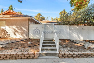 19753 Jeffrey Pl in Woodland Hills, CA - Building Photo - Building Photo