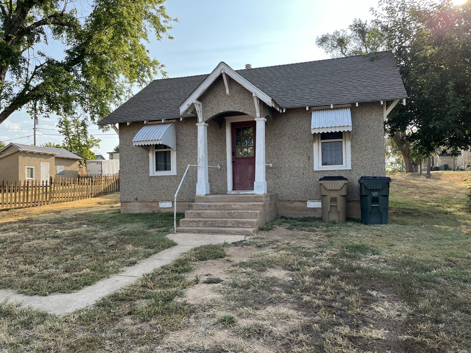 306 N Main St in Medicine Lodge, KS - Building Photo