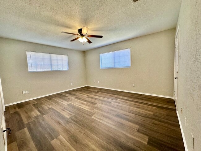 5320 Lovell Ave in Fort Worth, TX - Foto de edificio - Building Photo