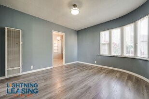 6415 S Van Ness Ave in Los Angeles, CA - Building Photo