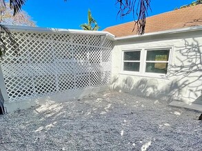 3355 SW 23rd Terrace in Miami, FL - Foto de edificio - Building Photo