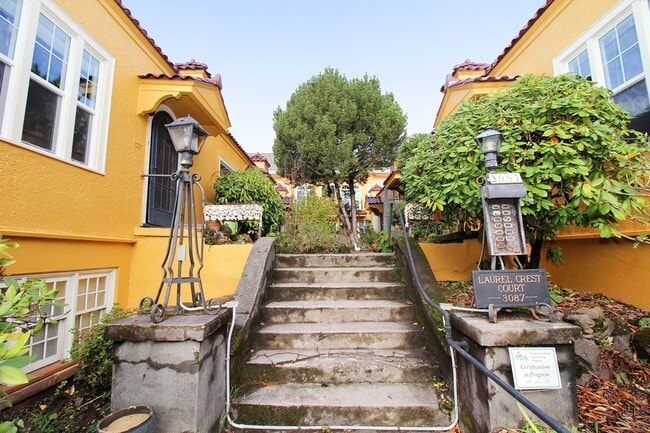 3087 SE Ankeny St in Portland, OR - Foto de edificio - Building Photo