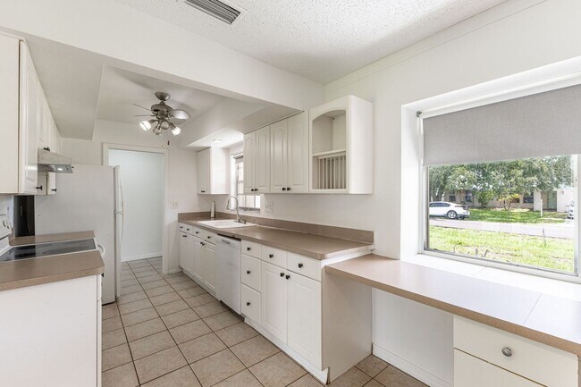 2535 Ivanhoe St in Port Charlotte, FL - Building Photo - Building Photo