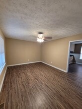 272 Faye Kight Cir in Hartwell, GA - Foto de edificio - Building Photo