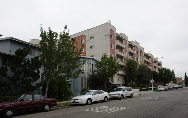 Reno Towers Apartments in Los Angeles, CA - Foto de edificio - Building Photo