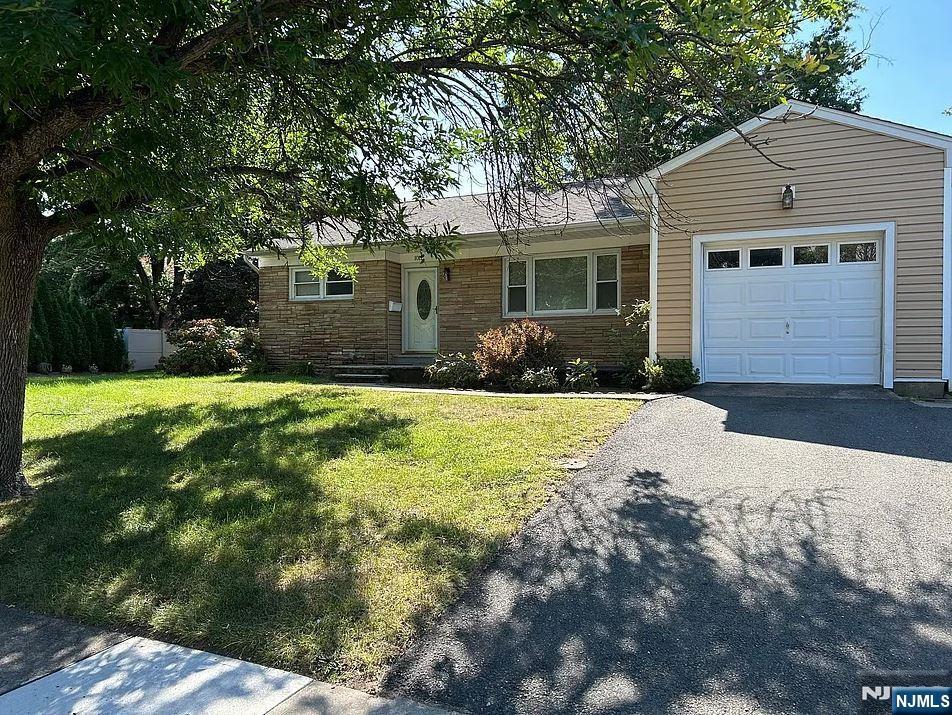 10-11-11 Alexander Ave in Fair Lawn, NJ - Building Photo