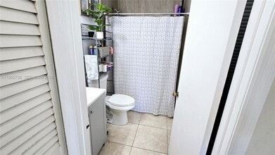 15751 SW 106th Ter, Unit 208 in Miami, FL - Building Photo - Building Photo