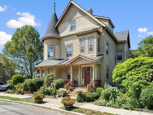20 Crystal St in Melrose, MA - Building Photo - Building Photo