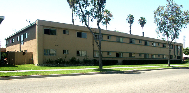 2071 S Mountain View Ave in Anaheim, CA - Foto de edificio - Building Photo