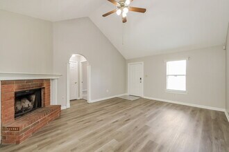 4557 Cottage Hill Cove in Millington, TN - Foto de edificio - Building Photo
