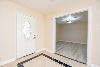 2835 Pepperwood Dr in Sugar Land, TX - Building Photo - Building Photo