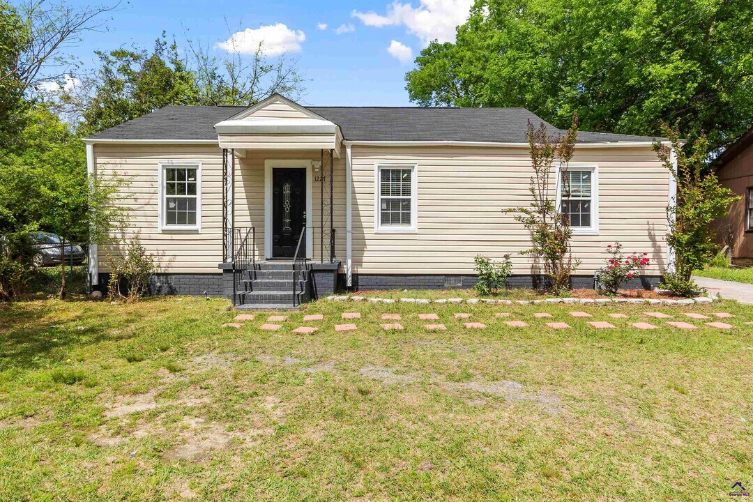 1227 Auburn Dr in Macon, GA - Building Photo